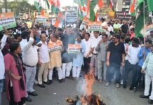 महंगाई व प्रधानमंत्री के विदेश दौरे पर कांग्रेस का प्रदर्शन