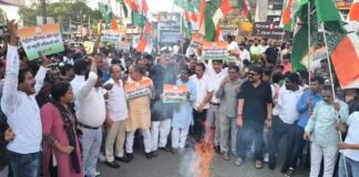 महंगाई व प्रधानमंत्री के विदेश दौरे पर कांग्रेस का प्रदर्शन