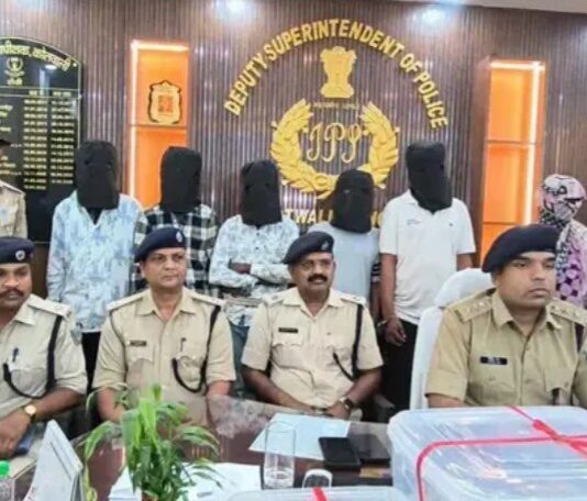 हिंदपीढ़ी में ड्रग्स रैकेट का भंडाफोड़, 8.74 लाख कैश, ब्राउन शुगर और गांजा बरामद