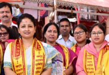 महाराष्ट्र दौरे पर सिद्धिविनायक मंदिर पहुंचीं कल्पना सोरेन