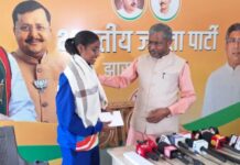 इंटरनेशनल शूटिंग में जामताड़ा की बेटी बनी गोल्ड मेडलिस्ट, बाबूलाल ने बढ़ाया हौसला
