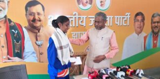 इंटरनेशनल शूटिंग में जामताड़ा की बेटी बनी गोल्ड मेडलिस्ट, बाबूलाल ने बढ़ाया हौसला