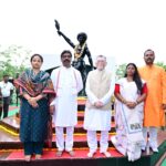 धरती आबा के पुण्यतिथि पर राज्यपाल और CM की भावभीनी श्रद्धांजलि