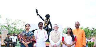 धरती आबा के पुण्यतिथि पर राज्यपाल और CM की भावभीनी श्रद्धांजलि