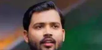 FIR के बाद जमानत के लिए कोर्ट पहुंचे खान सर