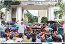 रांची के मोरहाबादी बाजार के दुकानदारों ने अतिक्रमण के खिलाफ किया प्रदर्शन