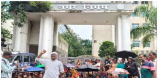 रांची के मोरहाबादी बाजार के दुकानदारों ने अतिक्रमण के खिलाफ किया प्रदर्शन