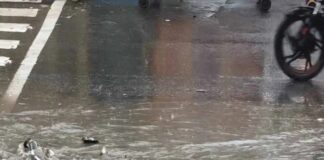 रांची में बारिश का कहर, सड़कों पर जलजमाव ने बढ़ाई परेशानी