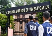 50 हजार की घूस लेते रेलवे इंजीनियर गिरफ्तार, घर से 77 लाख बरामद
