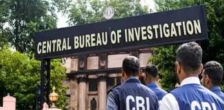 50 हजार की घूस लेते रेलवे इंजीनियर गिरफ्तार, घर से 77 लाख बरामद