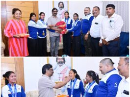 एशियन गेम्स की गोल्डन बेटियों से मिले CM हेमंत, मिठाई खिलाकर जताई खुशी