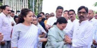 दीपिका पांडेय की बेटी युविका के ब्रह्मभोज में पहुंचे CM हेमंत, नम आंखों से दी श्रद्धांजलि